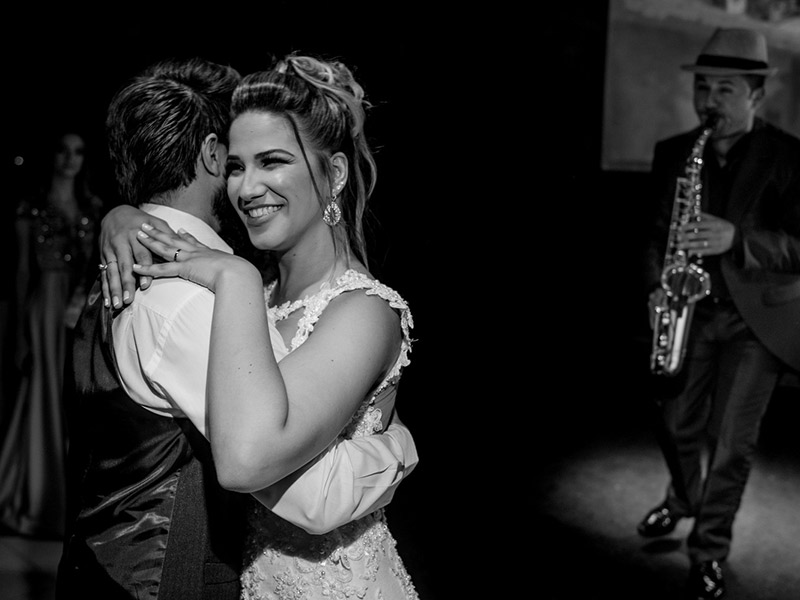 Mini Wedding noivos dançando