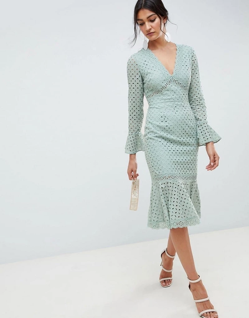 modelo-de-vestido-para-festa-azul-bebê