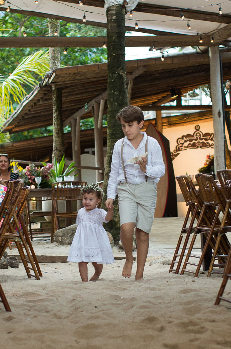 casamento na praia filhos noivos