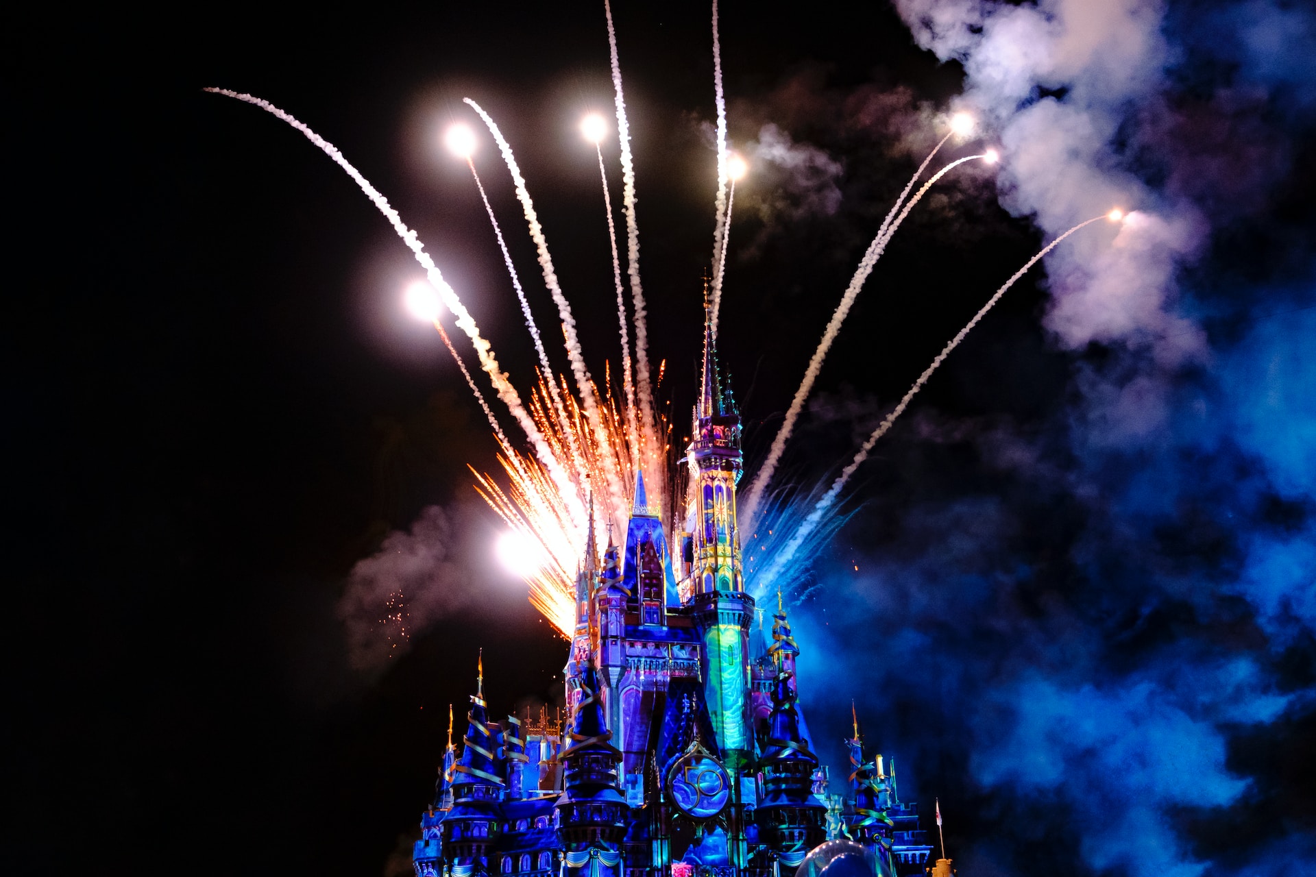 Conto de fadas: lua de mel na Disney||||||Lua de mel na Disney|Lua de mel na Disney: Mickey e Minnie|Balões com personagens da Disney|Panquecas do Mickey: onde comer na disney Orlando|Pato Donald no Parque da Disney|Cartão Disneyland|Luz de mel: jantar romântico na Disney