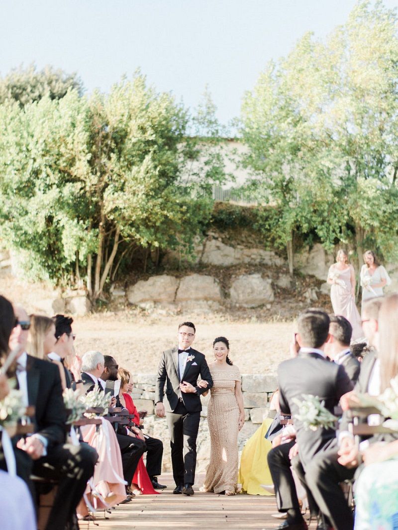 entrada-dos-padrinhos-na-cerimônia-de-casamento