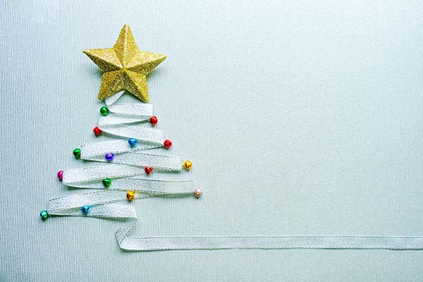 |árvore de natal feita de PVC|como-fazer-enfeites-de-natal|guirlanda para porta|como-fazer-enfeites-de-natal|enfeites de natal em origami|como-fazer-enfeites-de-natal|como-fazer-enfeites-de-natal
